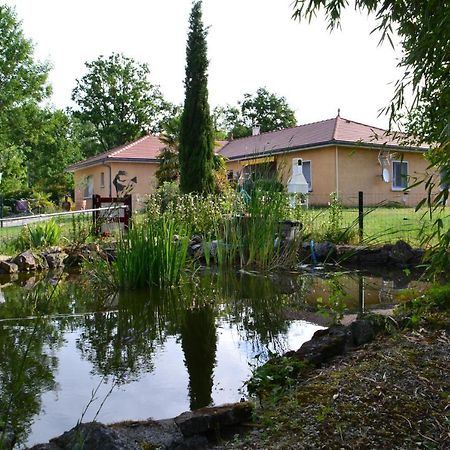Alaguyauder Le Kota Bed & Breakfast Chatillon-sur-Broue Exterior foto
