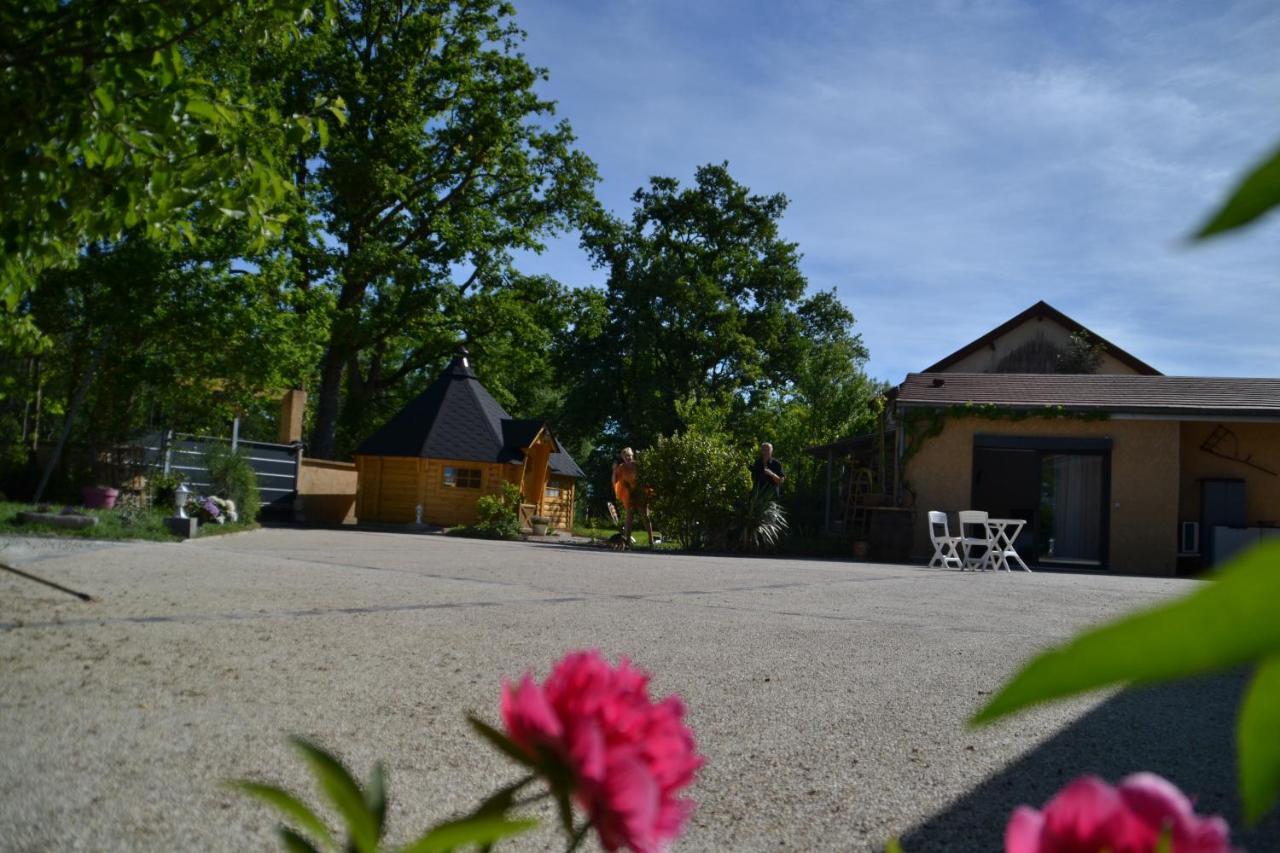 Alaguyauder Le Kota Bed & Breakfast Chatillon-sur-Broue Exterior foto